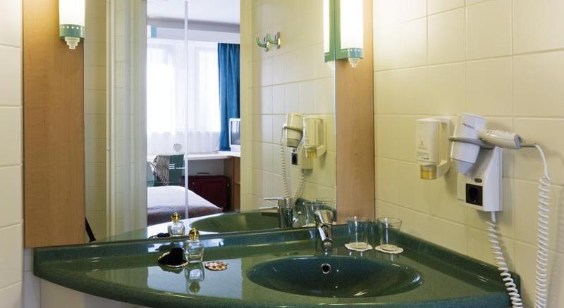 Hotel Ibis Montmelo 2*